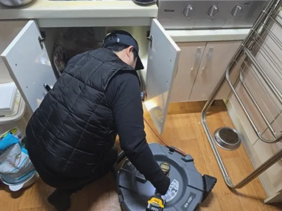 안성시 다용도실 하수구 막힘, 싱크대 역류와 악취까지 발생한 원인